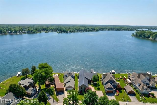 12363 Margaret Drive, Fenton, MI 48430