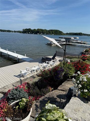 12363 Margaret Drive, Fenton, MI 48430