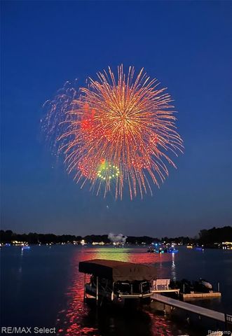 12363 Margaret Drive, Fenton, MI 48430