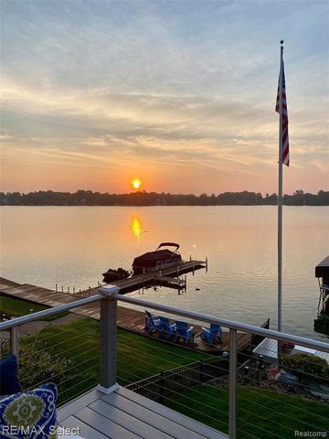 12363 Margaret Drive, Fenton, MI 48430