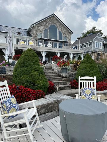 12363 Margaret Drive, Fenton, MI 48430