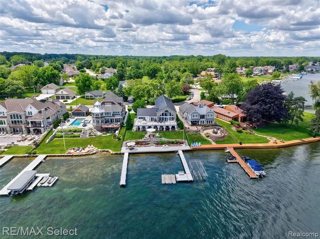 12363 Margaret Drive, Fenton, MI 48430