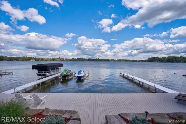 12363 Margaret Drive, Fenton, MI 48430