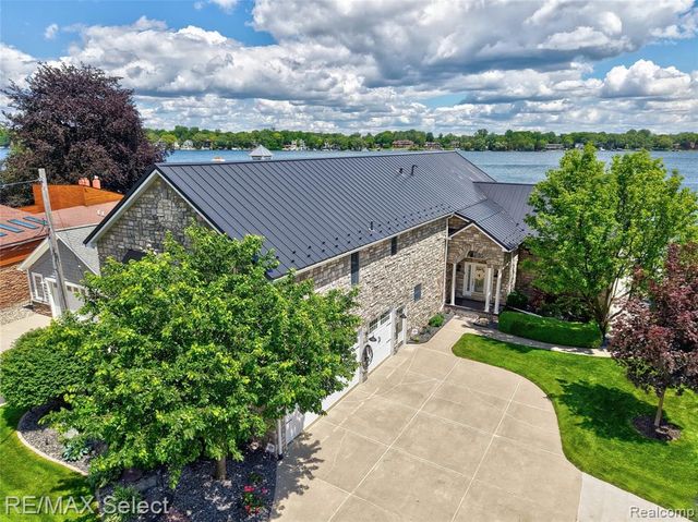 12363 Margaret Drive, Fenton, MI 48430