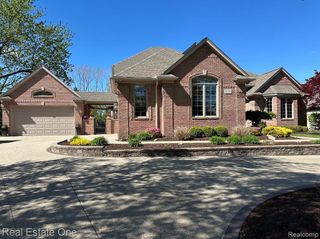 3648 W Tienken Road, Rochester Hills, MI 48306