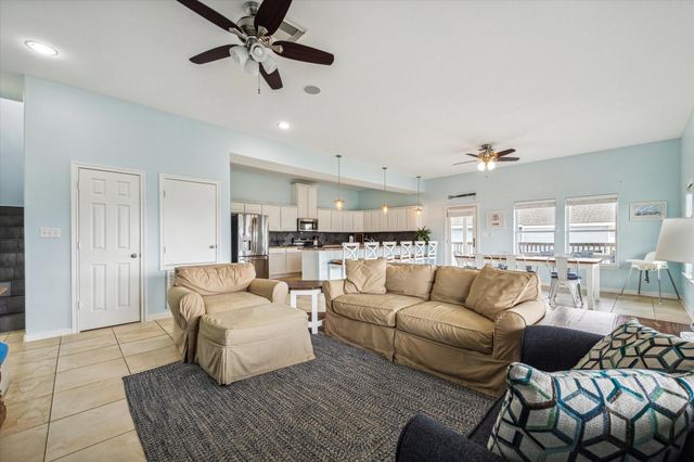4015 Warchest Court, Galveston, TX 77554