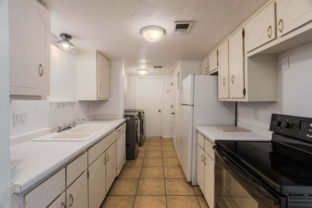 8452 Spain Road NE APT B, Albuquerque, NM 87111