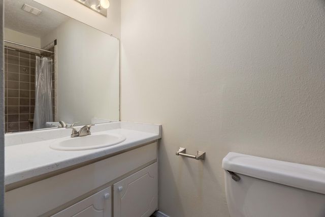 8452 Spain Road NE APT B, Albuquerque, NM 87111