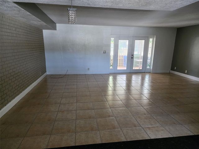 2619 NW 47th Lane, Lauderdale Lakes, FL 33313