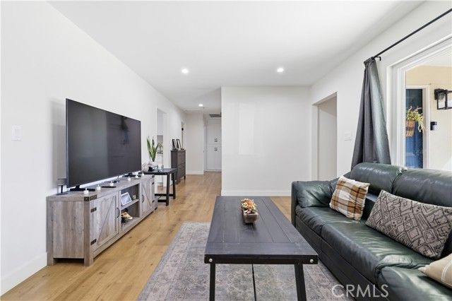 44335 Glenraven, Lancaster, CA 93535