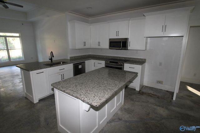 88 Pierce Road, Albertville, AL 35951