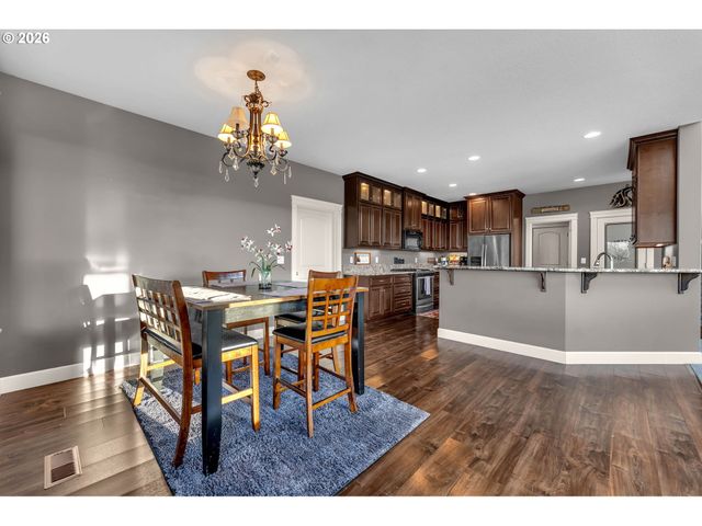 1124 N 9TH Way, Ridgefield, WA 98642