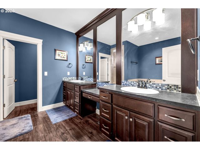 1124 N 9TH Way, Ridgefield, WA 98642