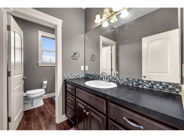 1124 N 9TH Way, Ridgefield, WA 98642