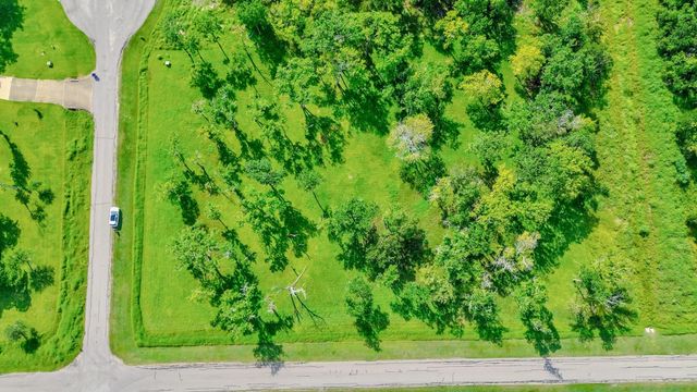 2802 Oakwood Trail, Richwood, TX 77515