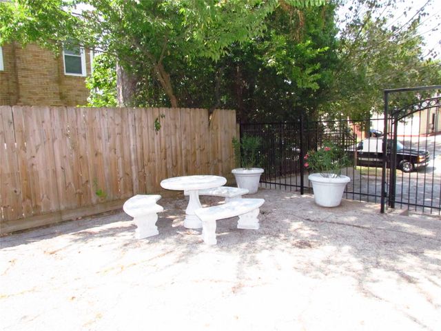 2524 Binz Street 2, Houston, TX 77004
