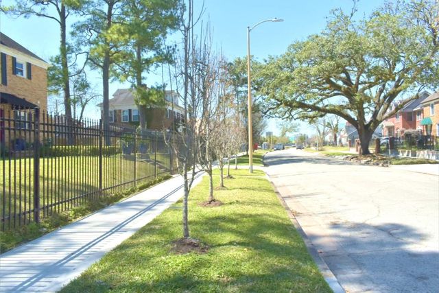 2524 Binz Street 2, Houston, TX 77004