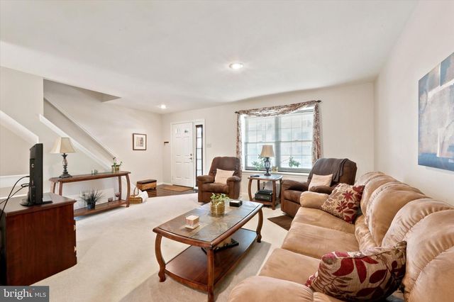 406 CARPENTER CIR, Brookhaven, PA 19015