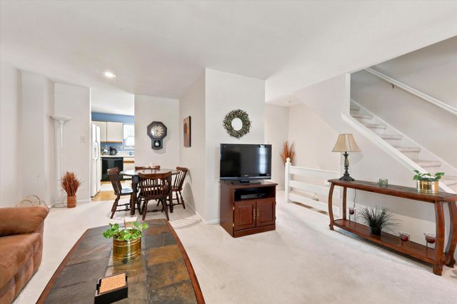 406 CARPENTER CIR, Brookhaven, PA 19015