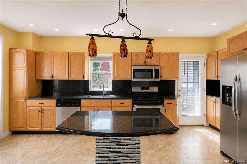 227 Calhoun Avenue, Bronx, NY 10465 — photo 2