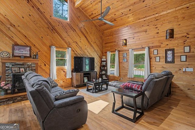 335 Dunn Road SE, Silver Creek, GA 30173