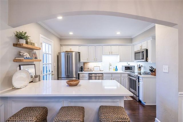 12 Bassett Hall Place NW, Atlanta, GA 30318