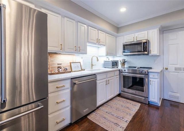 12 Bassett Hall Place NW, Atlanta, GA 30318