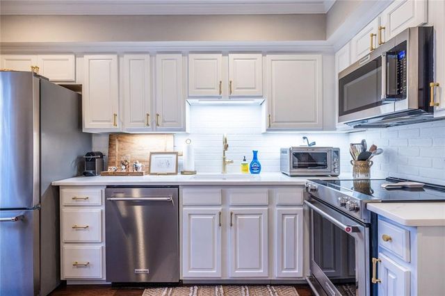 12 Bassett Hall Place NW, Atlanta, GA 30318