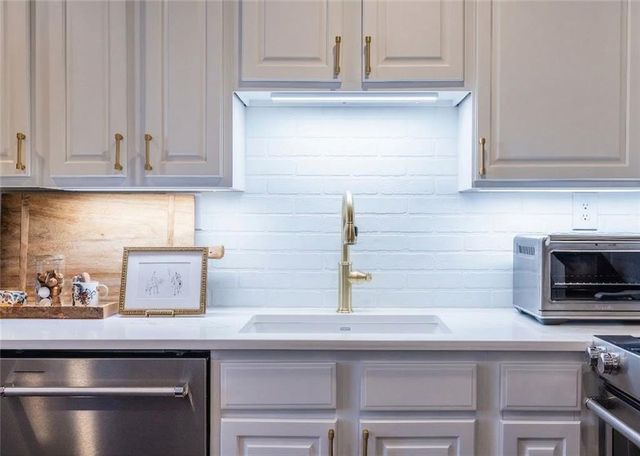 12 Bassett Hall Place NW, Atlanta, GA 30318