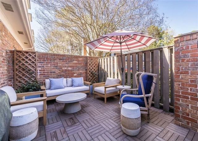 12 Bassett Hall Place NW, Atlanta, GA 30318