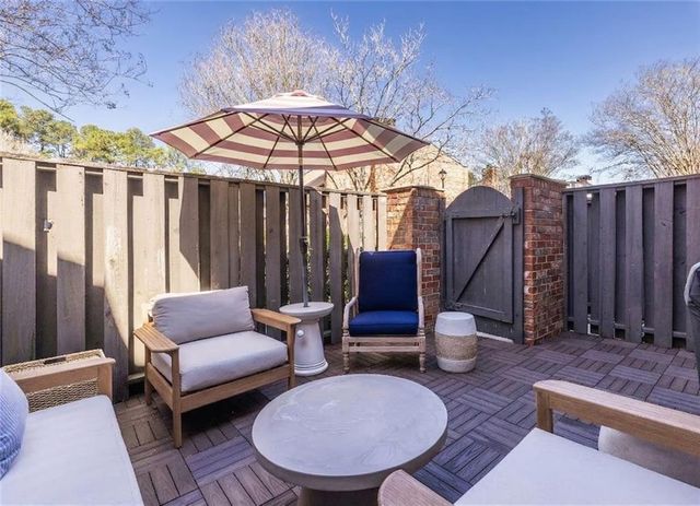 12 Bassett Hall Place NW, Atlanta, GA 30318