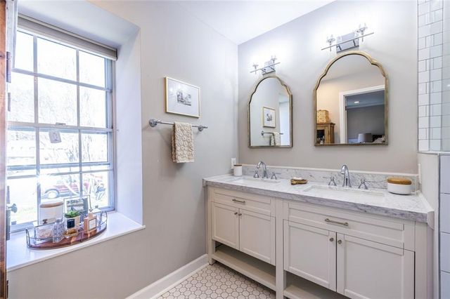 12 Bassett Hall Place NW, Atlanta, GA 30318