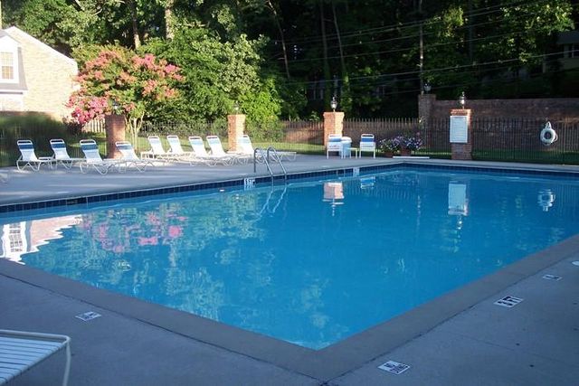 12 Bassett Hall Place NW, Atlanta, GA 30318