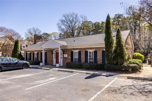 12 Bassett Hall Place NW, Atlanta, GA 30318