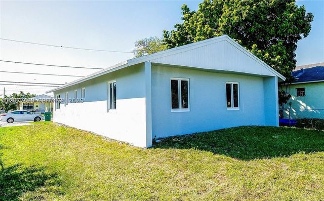 1933 NW 2nd Ct, Miami, FL 33136