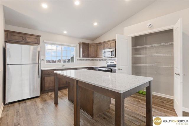 7764 N 108th Street, Omaha, NE 68142