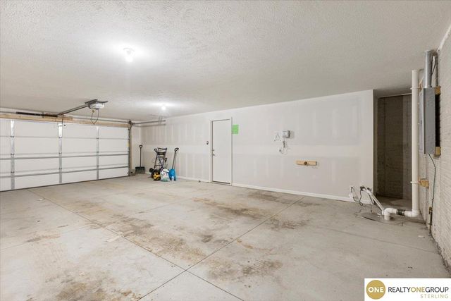 7764 N 108th Street, Omaha, NE 68142