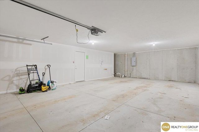 7764 N 108th Street, Omaha, NE 68142