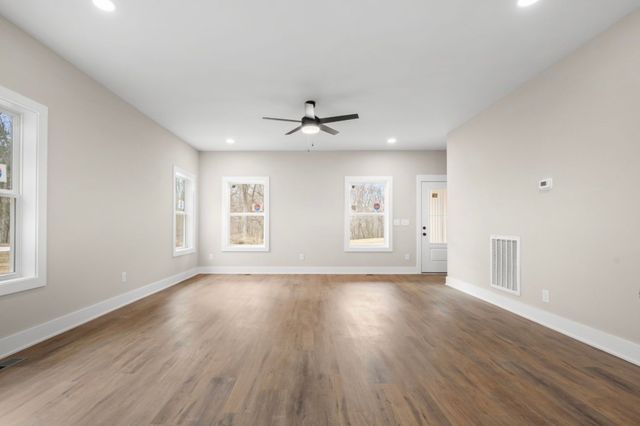 44 Ghea Rd, Normandy, TN 37360