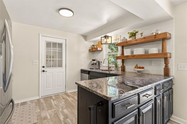 218 Oakwood Ln, Webster, NY 14580