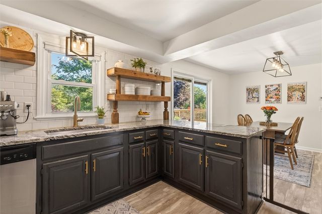 218 Oakwood Ln, Webster, NY 14580
