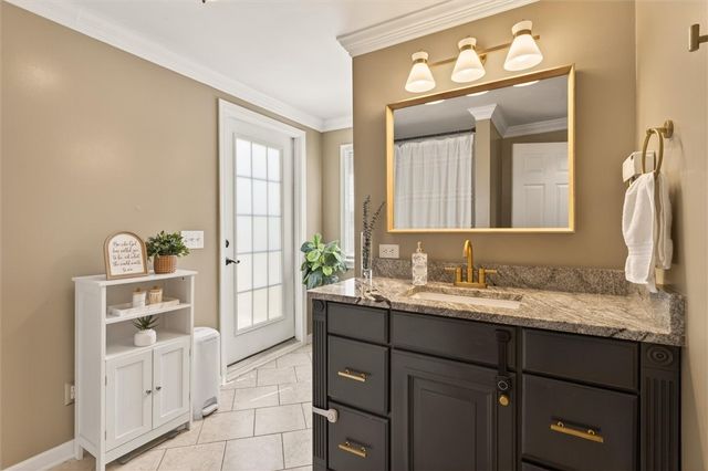 218 Oakwood Ln, Webster, NY 14580
