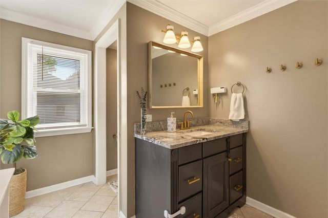 218 Oakwood Ln, Webster, NY 14580