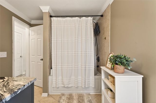 218 Oakwood Ln, Webster, NY 14580
