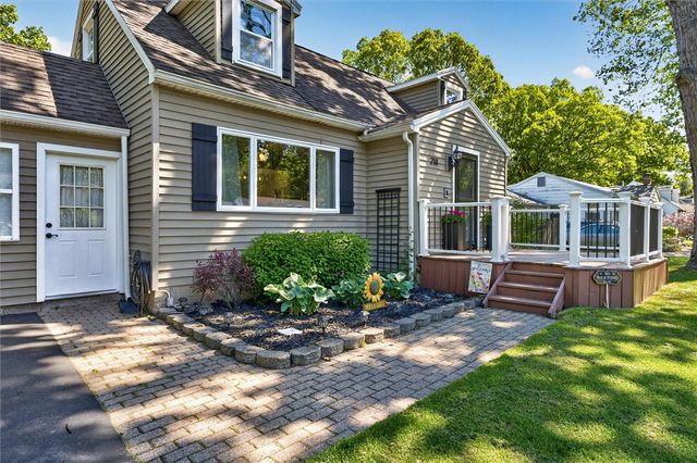 218 Oakwood Ln, Webster, NY 14580
