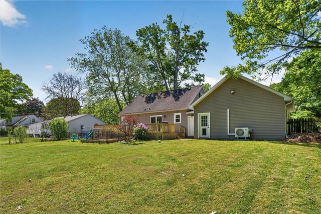 218 Oakwood Ln, Webster, NY 14580