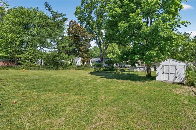 218 Oakwood Ln, Webster, NY 14580