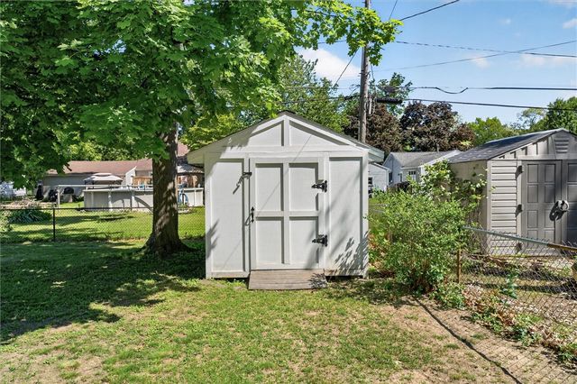 218 Oakwood Ln, Webster, NY 14580