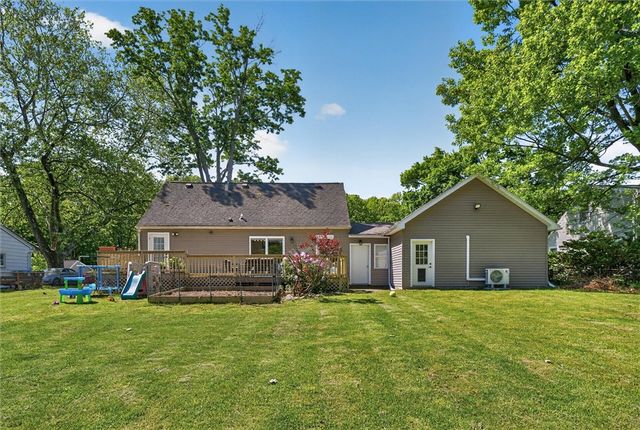 218 Oakwood Ln, Webster, NY 14580