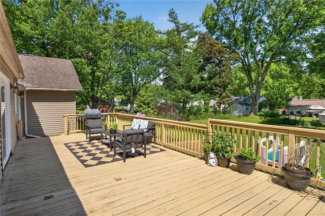 218 Oakwood Ln, Webster, NY 14580